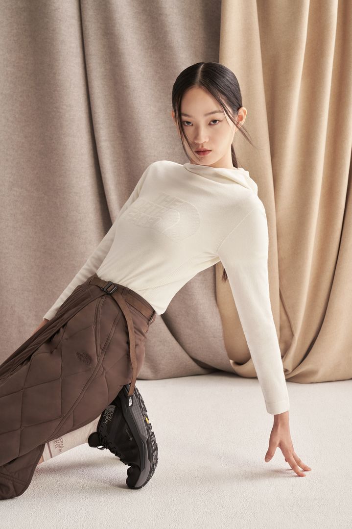 [서울=뉴시스] 영원아웃도어는 글로벌 아웃도어 브랜드 노스페이스가 본격적인 가을·겨울(FW) 시즌을 맞아 '메리노 울 컬렉션'을 선보였다고 2일 밝혔다.(사진=영원아웃도어 제공) *재판매 및 DB 금지