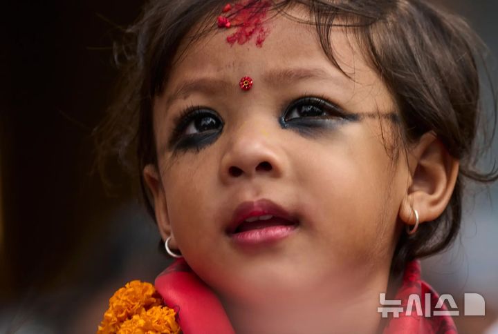 [뉴시스]쿠마리로 선출된 소녀.(사진=뉴욕포스트)