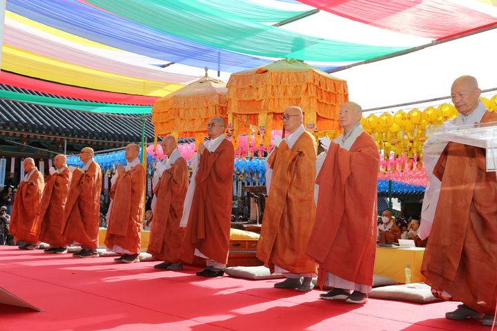 [합천=뉴시스] 법보종찰 해인사, 지난해 보살계 수계대법회 (사진=합천군 제공) 2025. 10. 02. photo@newsis.com *재판매 및 DB 금지