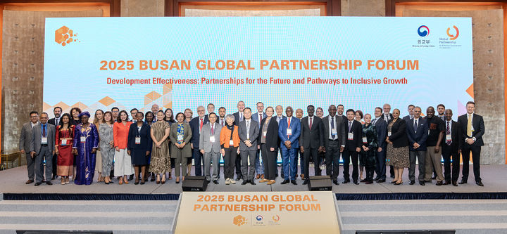[서울=뉴시스]제8차 부산 글로벌 파트너십 포럼 개최. (사진=외교부 제공) 2025.10.02 *재판매 및 DB 금지