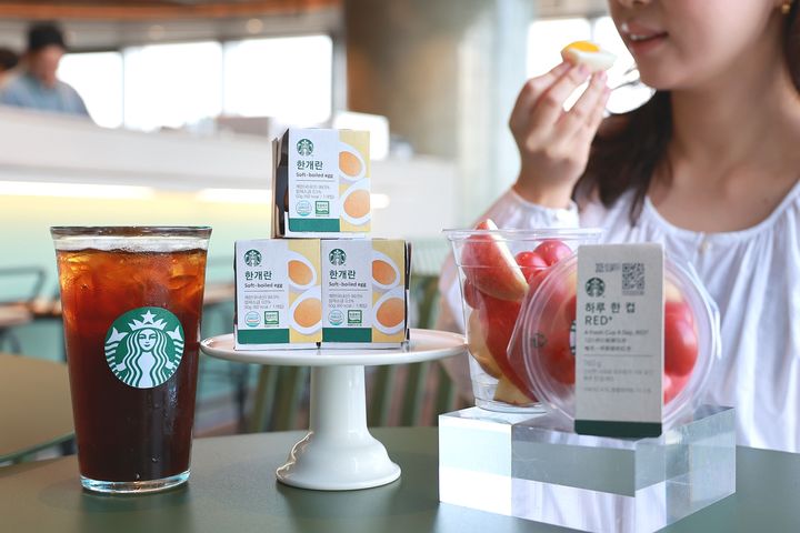 [서울=뉴시스] 스타벅스가 출시한 '한개란' 제품 모습(사진=스타벅스 코리아 제공) *재판매 및 DB 금지