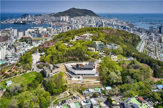 [부산=뉴시스] 부산 중구 민주주의기록관 전경. (사진=민주공원 제공) 2025.10.06. photo@newsis.com  *재판매 및 DB 금지