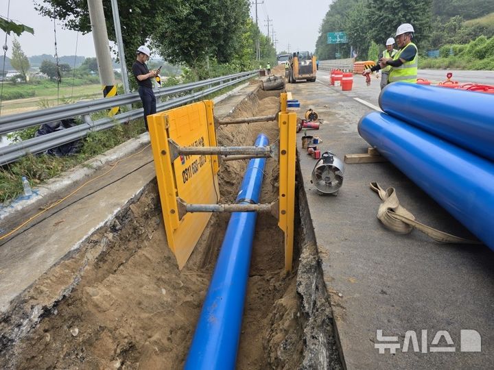 [증평=뉴시스] 보강천 매설 광역상수도 0.8㎞ 구간 복선화 공사 현장 (사진= 한국수자원공사 제공) 2025.10.09. photo@newsis.com *재판매 및 DB 금지