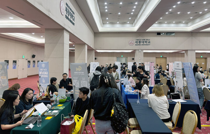 [서울=뉴시스] 세종대에서 열린 '제6회 ISF 외국인유학생 페어' 행사 모습. (사진=세종대 제공) 2025.10.02. photo@newsis.com *재판매 및 DB 금지