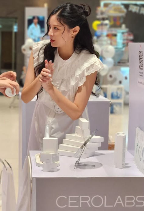 [뉴시스] 조민 씨가 자신이 창업한 스킨케어 브랜드 '세로랩스'의 면세점 입점을 둘러싼 특혜 의혹에 대해 강력히 반박했다.(사진=인스타그램/@minchobae 캡쳐).2025.10.02 *재판매 및 DB 금지