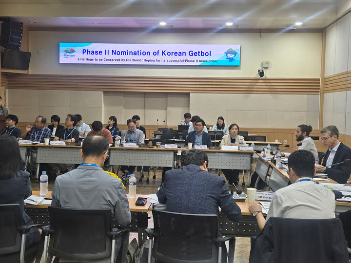 [여수=뉴시스] 여수시청에서 여자만 여수갯벌 유네스코 등재 현장 실사가 펼쳐지고 있다. (사진=여수시 제공) 2025.10.02. photo@newsis.com *재판매 및 DB 금지