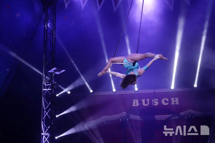 [뉴시스]추락 사고를 당한 27세 곡예사 마리나(사진=뉴욕포스트)2025.10.02 