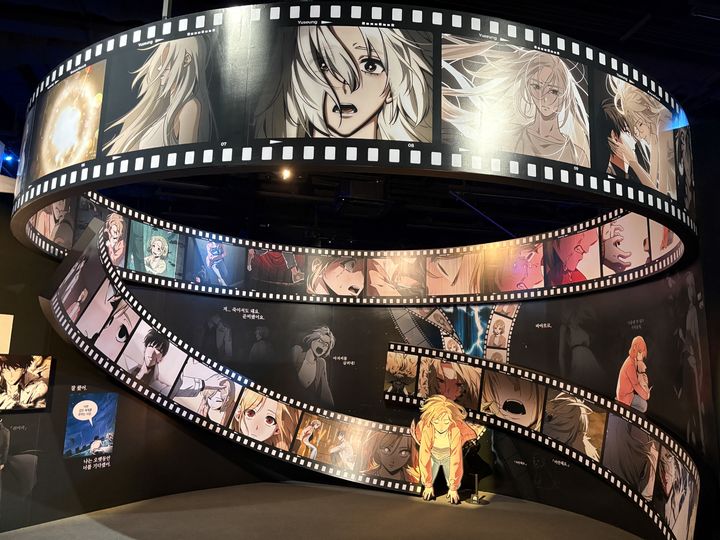 [서울=뉴시스] 권민지 수습기자 = 롯데월드는 몰입형 공간 이머시브 플랫폼 '딥'에서 다음 달 23일까지 '전지적 독자 시점' 몰입형 전시 '전지적 독자 시점 : 구원의 마왕 展(전)'을 진행한다. 2025.10.02. ming@newsis.com *재판매 및 DB 금지