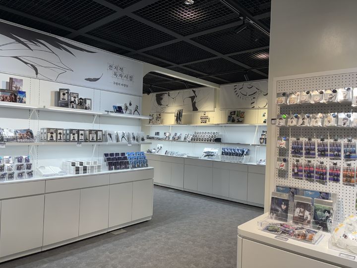 [서울=뉴시스] 권민지 기자 = 롯데월드는 몰입형 공간 이머시브 플랫폼 '딥'에서 다음 달 23일까지 '전지적 독자 시점' 몰입형 전시 '전지적 독자 시점 : 구원의 마왕 展(전)'을 진행한다. 2025.10.02. ming@newsis.com *재판매 및 DB 금지