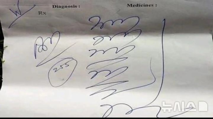 [뉴시스] 지난해 인도 의사가 손글씨로 작성한 처방전. (사진=BBC) 2025.10.01.