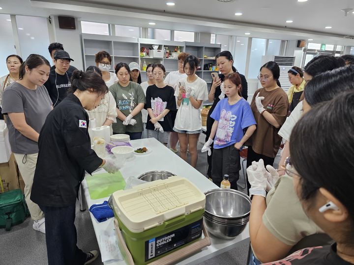 [구미=뉴시스] 외국인 유학생 대상 프로그램. (사진=경운대 제공) 2025.10.02 photo@newsis.com *재판매 및 DB 금지