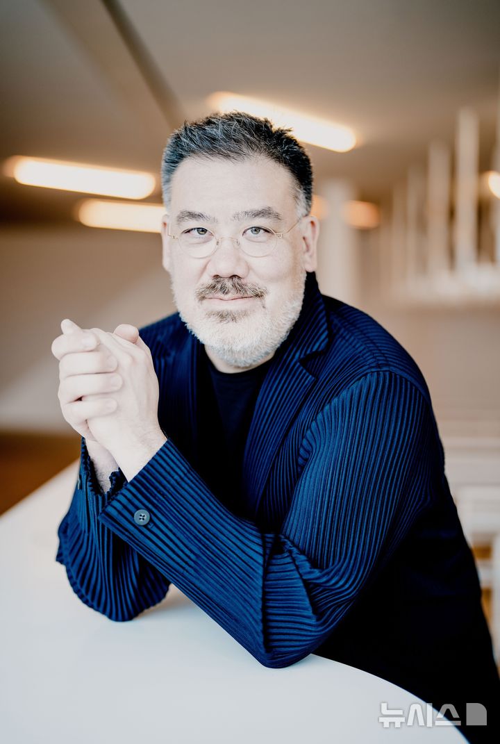 [서울=뉴시스]지휘자 앨런 길버트. (사진=빈체로 제공)