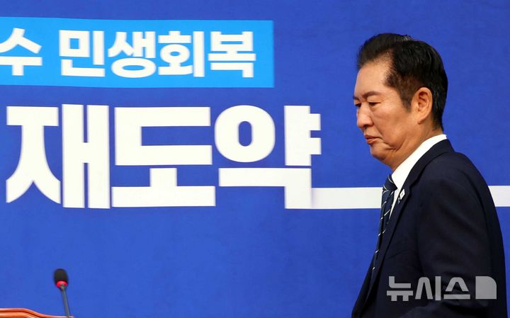 [서울=뉴시스] 조성봉 기자 = 정청래 더불어민주당 대표가 2일 오전 서울 여의도 국회에서 열린 최고위원회의에 참석하고 있다. 2025.10.02. suncho21@newsis.com