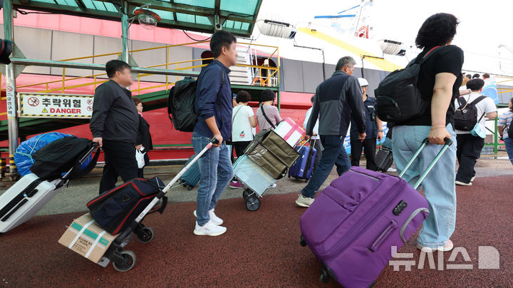 [전주=뉴시스] 연안여객터미널 이용 모습. (사진=뉴시스 DB). photo@newsis.com 