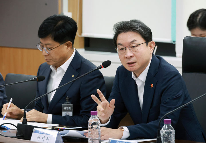 [서울=뉴시스] 이억원 금융위원장. (사진=금융위원회 제공) 2025.10.02. photo@newsis.com *재판매 및 DB 금지