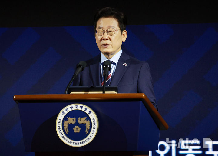 [서울=뉴시스] 고범준 기자 = 이재명 대통령이 2일 서울 광진구 그랜드워커힐서울 호텔에서 열린 제19회 세계 한인의 날 기념식에서 기념사를 하고 있다. 2025.10.02. bjko@newsis.com