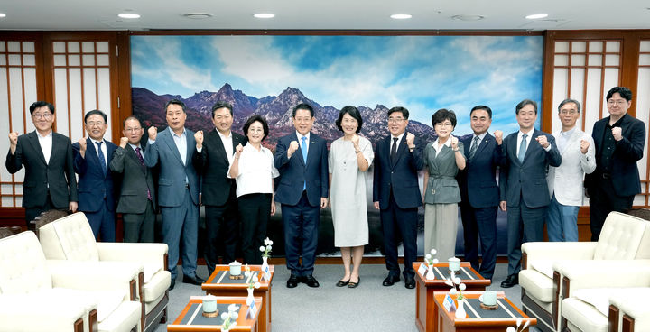 [무안=뉴시스] 지난달 2일 전남도청에서 열린 전남 라이즈(RISE)위원회. (사진=전남도 제공) 2025.10.03. photo@newsis.com *재판매 및 DB 금지