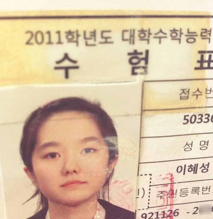 [서울=뉴시스] 수능을 치르던 당시 이혜성의 수험표. 이혜성은 뉴시스와 인터뷰에서 어머니의 높은 교육열로 힘들었던 학창시절을 회상하면서도 "엄마가 되게 섭섭해하실 수 있어요. '엄마가 너에게 얼마나 많은 사랑을 줬는데'라고 생각하실 수도 있어요"라며 웃었다. (사진=이혜성 인스타그램) 2025.10.05. photo@newsis.com *재판매 및 DB 금지