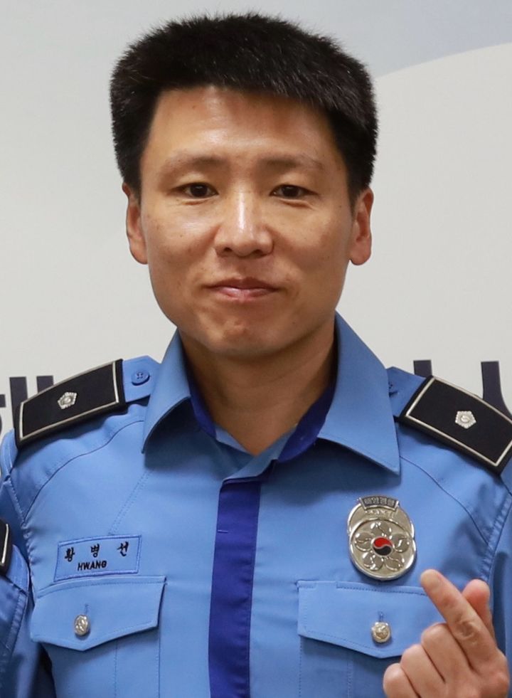 [부안=뉴시스] 9월 '등대 직원' 황병선 경위 (사진=부안해양경찰서 제공) 2025.10.03. photo@newsis.com *재판매 및 DB 금지
