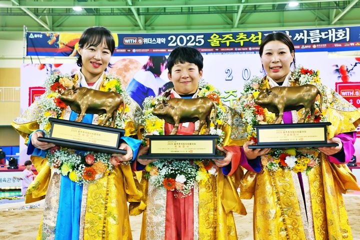 [서울=뉴시스] 최다혜, 이재하, 김다영. (사진=대한씨름협회 제공) *재판매 및 DB 금지
