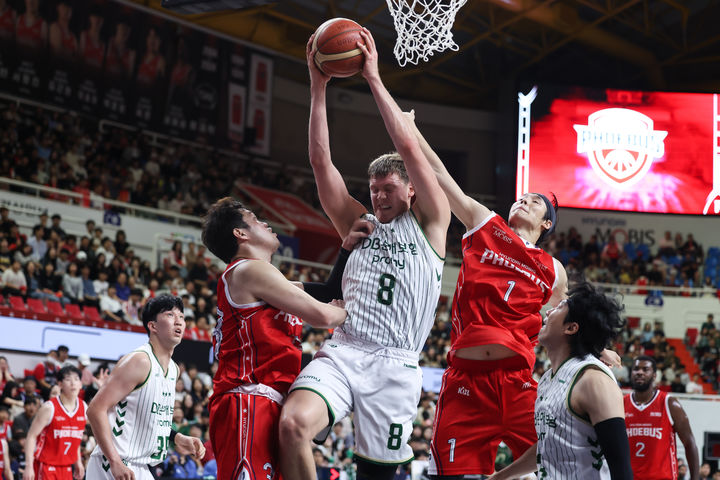 [서울=뉴시스] 프로농구 원주 DB의 헨리 엘런슨. (사진=KBL 제공) *재판매 및 DB 금지