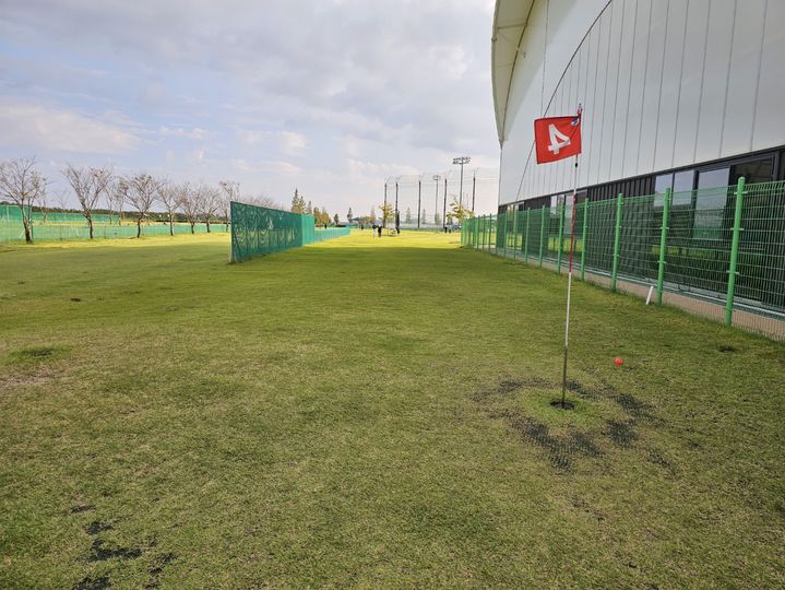 [태안=뉴시스] 김덕진 기자=태안군파크골프장 A코스 4번홀컵에 깃발이 나부끼고 있다. 2025.10.08. spark@newsis.com *재판매 및 DB 금지