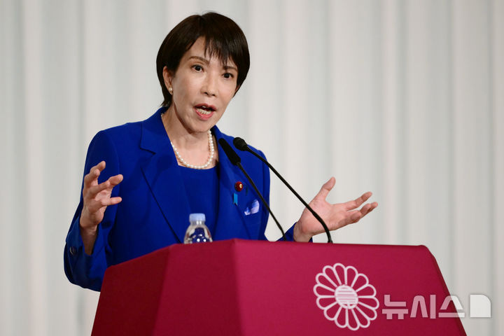 [도쿄(일본)=AP/뉴시스] 지난 4일 일본 도쿄 자민당 당사에서 기자회견을 하고 있는 모습. 2025.10.21.