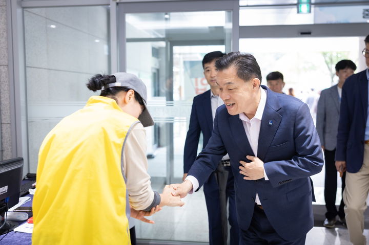 연화장 찾은 이재준 수원시장. (사진=수원시 제공) *재판매 및 DB 금지