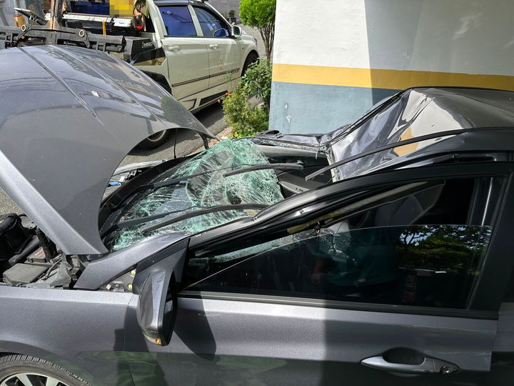 [서울=뉴시스] 피해 차량. (사진=자동차 온라인 커뮤니티 '보배드림' 캡처) *재판매 및 DB 금지