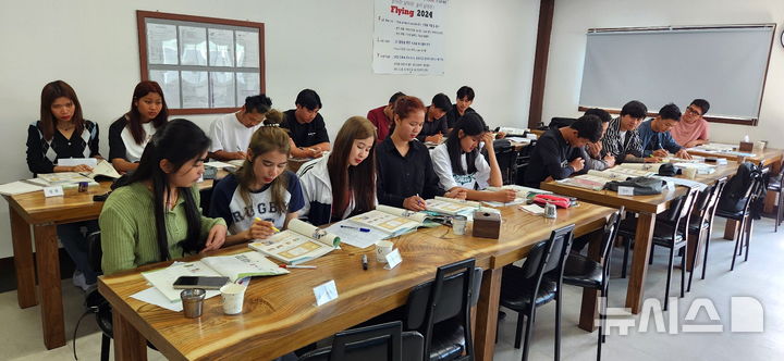 [청주=뉴시스] 찾아가는 한국어교실 자료사진. (사진=청주시 외국인주민 지원센터 제공)