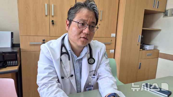 [청주=뉴시스] 연현철 기자 = 이재우(43·가정의학과) 호스피스센터장. 2025.10.06. yeon0829@newsis.com 