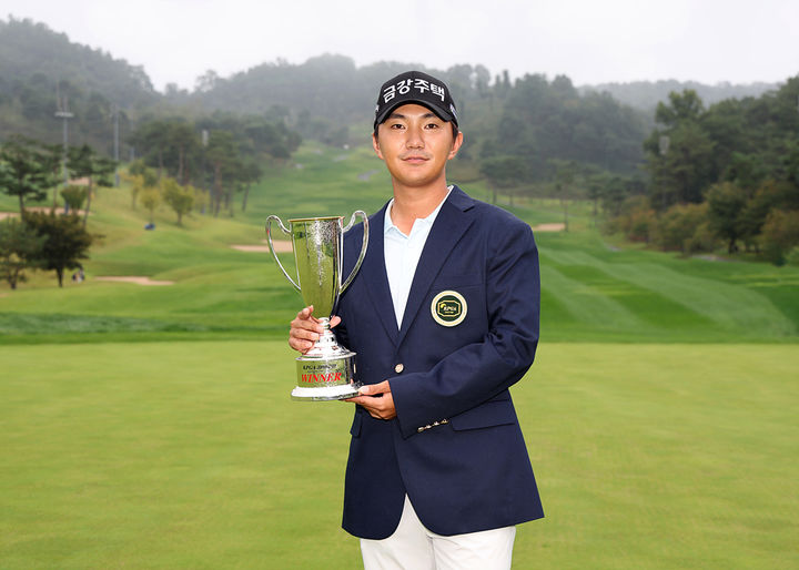 [서울=뉴시스] 한국프로골프(KPGA) 투어 경북오픈에서 우승한 옥태훈. (사진=KPGA 홈페이지 캡처) 2025.10.04. photo@newsis.com *재판매 및 DB 금지