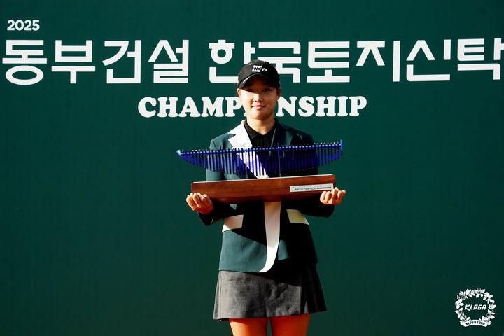 [서울=뉴시스] 김민솔, 한국여자프로골프(KLPGA) 투어 동부건설·한국토지신탁 챔피언십 우승. (사진=KLPGA 제공) *재판매 및 DB 금지