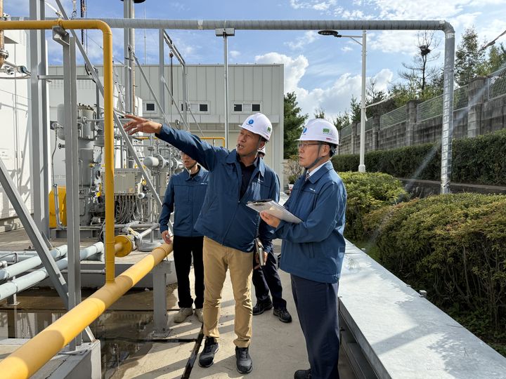 [세종=뉴시스] 한국가스기술공사는 진수남 가스기술공사 사장 직무대행이 추석 연휴기간인 5일 중대재해예방을 위한 현장 안전점검을 실시했다고 밝혔다. (사진=가스기술공사) 2025.10.05. photo@newsis.com *재판매 및 DB 금지