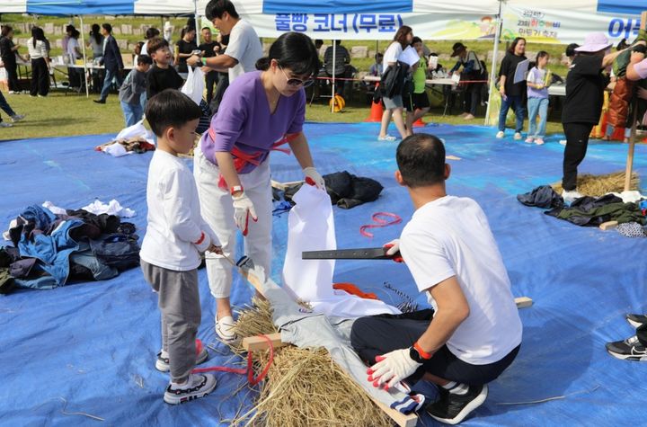 23회 허수아비 만들기 축제(사진=옥천 옥주문화동호회) *재판매 및 DB 금지