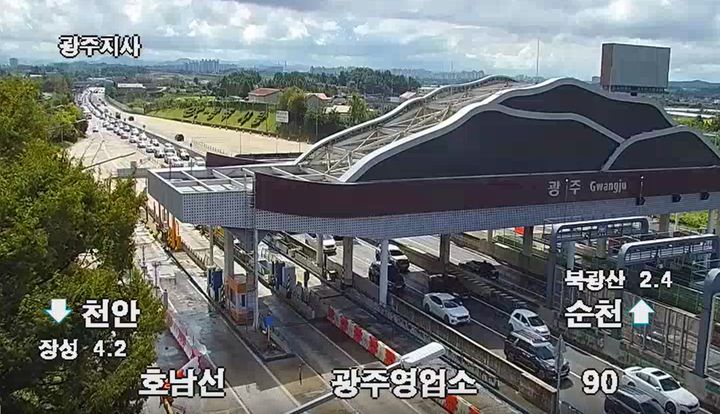 [광주=뉴시스] 추석 연휴 닷새째인 7일 오전 11시께 호남고소도로 광주영업소 천안방향 도로에 정체가 빚어지고 있다. (사진 = 한국도로공사) 2025.10.07. photo@newsis.com *재판매 및 DB 금지