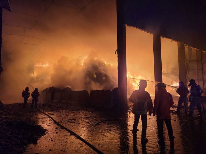 사진은 강릉 폐기물수집처리업체 창고 화재. 강원특별자치도 소방본부 제공 *재판매 및 DB 금지