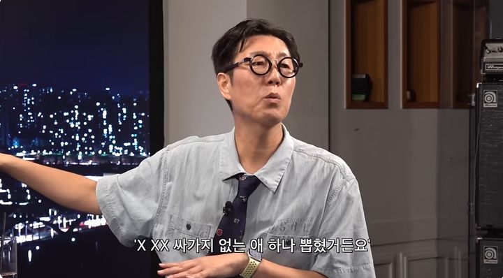 [서울=뉴시스] 코미디언 김영철이 지난 5일 유튜브 채널 '피식대학'에 출연해 KBS 2TV '개그콘서트'에서 원년 멤버로 활약하던 신인 시절을 떠올렸다. (사진=유튜브 채널 '피식대학' 화면 캡처) 2025.10.07. photo@newsis.com *재판매 및 DB 금지
