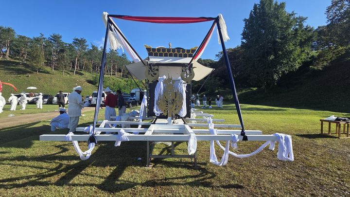 [공주=뉴시스] 송승화 기자 = 백제문화제, 무령왕의 장례식 재현 공연에 사용된 '상여'. 2025.10.08. ssong1007@newsis.com *재판매 및 DB 금지