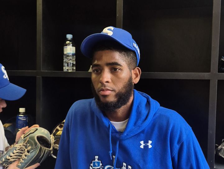 [인천=뉴시스] 문채현 기자 = 프로야구 삼성 라이온즈의 르윈 디아즈가 9일 인천 SSG랜더스필드에서 열린 2025 신한 쏠뱅크 KBO 포스트시즌 준플레이오프(준PO·5전3선승제) 1차전을 앞두고 취재진과 인터뷰를 하고 있다. 2025.10.09. dal@newsis.com *재판매 및 DB 금지