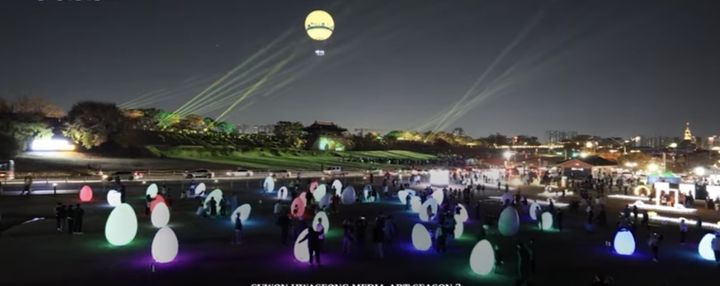 [수원=뉴시스]수원화성 미디어아트쇼의 한 장면(사진=수원시 제공) 2025.10.09.photo@newsis.com *재판매 및 DB 금지