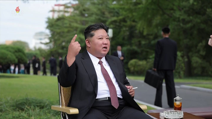 [서울=뉴시스] 김정은 북한 국무위원장이 노동당 창건 80주년을 앞두고 지난 8일 당창건사적관을 방문해 기념연설을 했다고 조선중앙TV가 9일 보도했다. (사진=조선중앙TV 캡처) 2025.10.09. photo@newsis.com *재판매 및 DB 금지