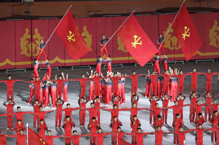 [평양=AP/뉴시스] 9일 북한 평양 능라도의 5월1일 경기장에서 조선노동당 창건 80주년 기념 경축대회가 열리고 있다. 2025.10.10.