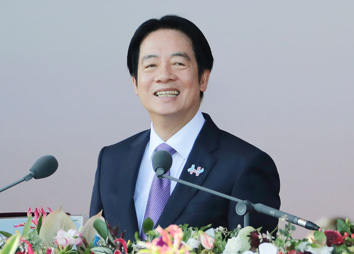 [타이베이=AP/뉴시스] 라이칭더(賴清德) 대만 총통은 자국이 한국 전자입국신고서 시스템에서 '중국(대만)'으로 표기된 데 대해 유감을 표명했다. 사진은 라이 총통이 지난 10월10일(현지 시간) 타이베이 총통 관저 앞에서 열린 제114회 국경절(쌍십절) 기념식에서 연설하는 모습. 2025.12.10.