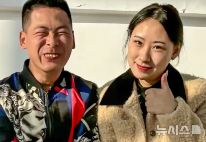 [서울=뉴시스]뇌성마비를 가진 오빠와 동생.(사진=SCMP)