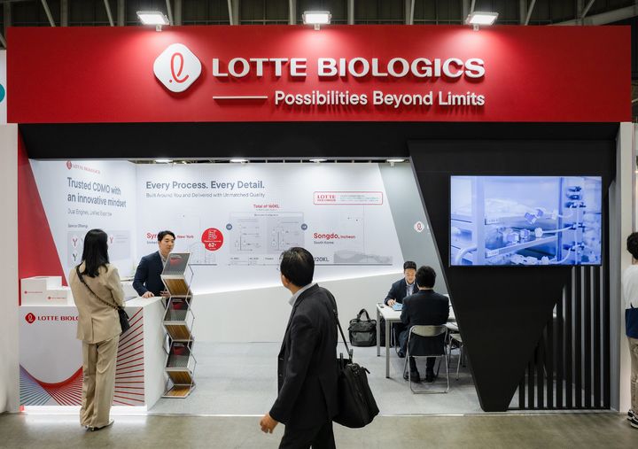 [서울=뉴시스] '바이오재팬 2025'서 롯데바이오로직스 홍보 부스. (사진=롯데바이오로직스 제공) 2025.10.10. photo@newsis.com *재판매 및 DB 금지