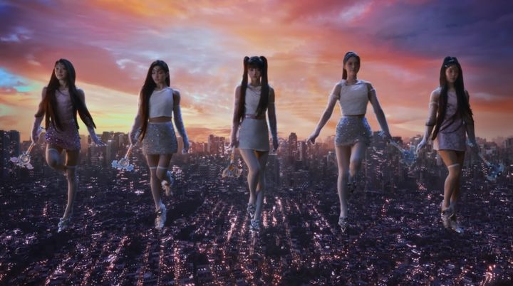 [서울=뉴시스] 아일릿 '리틀 몬스터' 뮤직비디오 중. (사진 = 빌리프랩 제공) 2025.10.10. photo@newsis.com *재판매 및 DB 금지