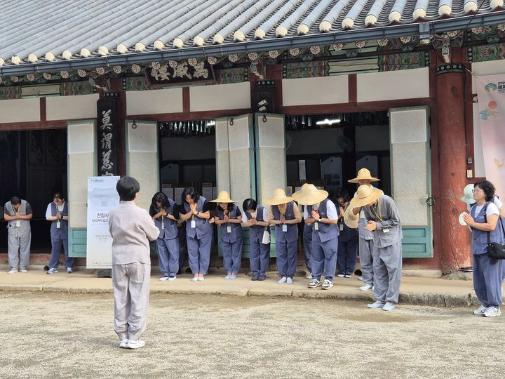 [순천=뉴시스] 2025세계유산축전이 열린 가운데 선암사에서 템플스테이가 진행되고 있다. (사진=순천시 제공) 2025.10.10. photo@newsis.com *재판매 및 DB 금지