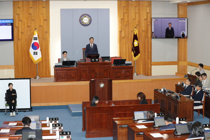 [울산=뉴시스] 10일 울산 남구의회 본회의장에서 제273회 임시회 제1차 본회의가 진행되고 있다. (사진=울산 남구의회 제공) 2025.10.10. photo@newsis.com *재판매 및 DB 금지