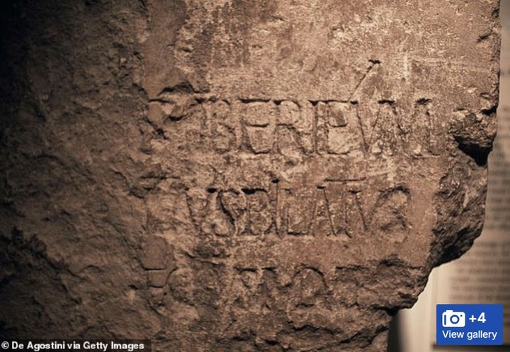 [서울=뉴시스]빌라도 석비.(사진출처: 데일리메일 홈페이지 캡처)2025.10.10.